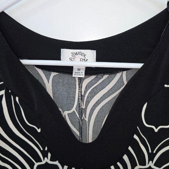 Sweet Storm Dress - Picture 2 of 4